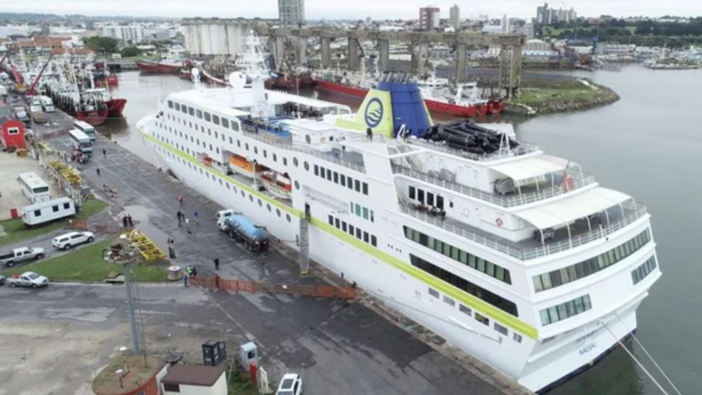 El Hamburg llegó desde Cabo Verde, hizo escala en Buenos Aires y va rumbo a Puerto Madryn.