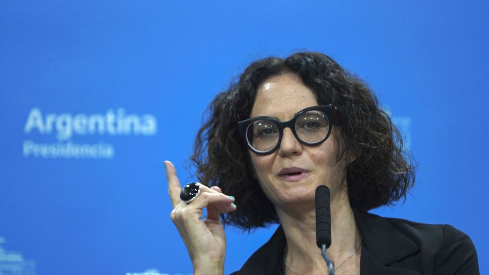 En la conferencia de prensa, Todesca Bocco defendió los viajes al exterior sin cuotas. (Télam)