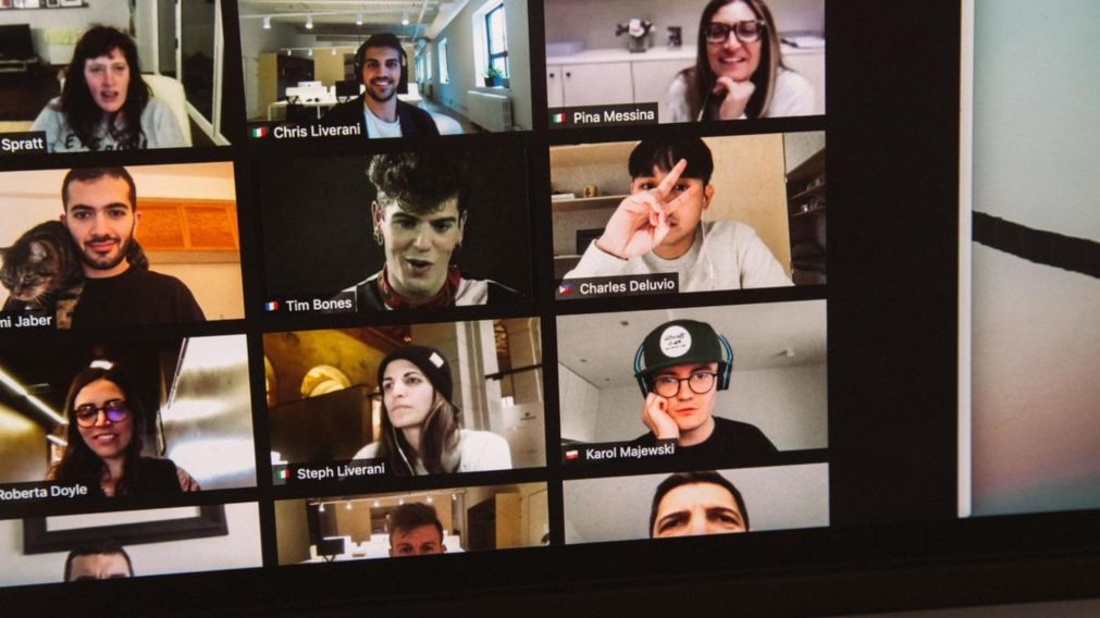 La videoconferencia multitudinaria le jugó una mala pasada al legislador (imagen ilustrativa).
