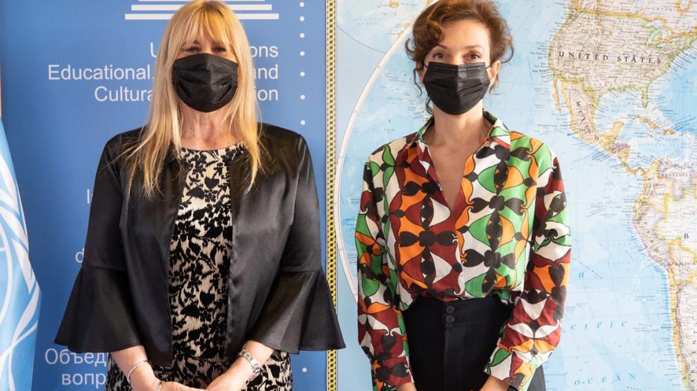 Marcela Losardo, junto a la Directora General de la UNESCO, Audrey Azoulay