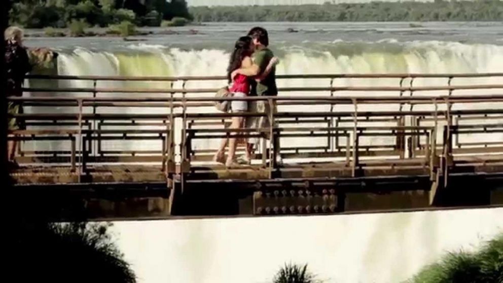 Siguió a su marido hasta las Cataratas y descubrió que la engañaba con su sobrina (Imagen ilustrativa).