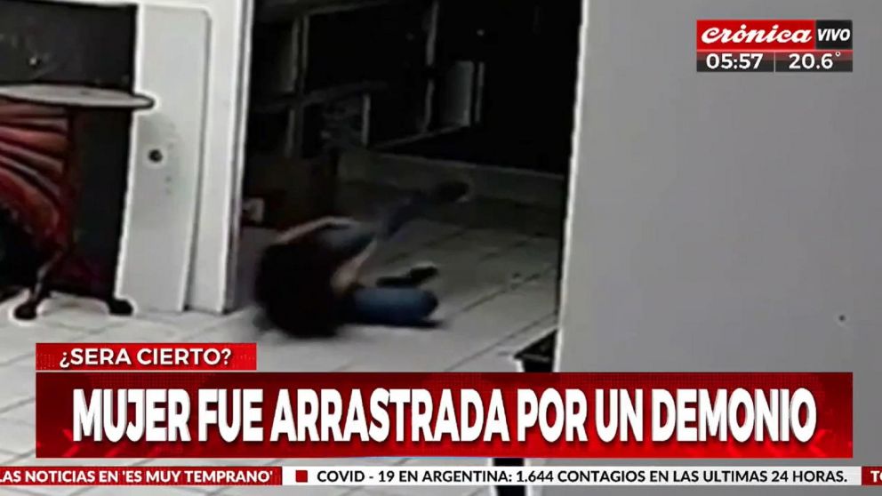 Una mujer fue arrastrada por un demonio.