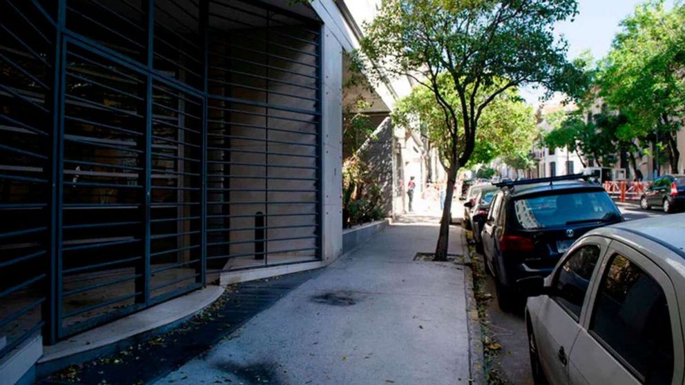 Así quedó la sede del diario, en la calle Piedras 1743, tras el ataque con bombas molotov.