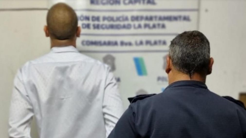 Este es el ex efectivo policial que se entreg� detenido tras masacrar y decapitar a su madre, de 74 a�os.