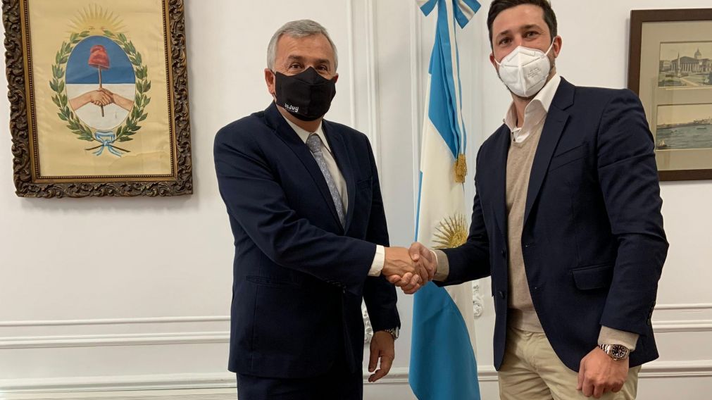El encuentro entre el gobernador y los empresarios españoles tuvo lugar en la embajada argentina en Madrid.