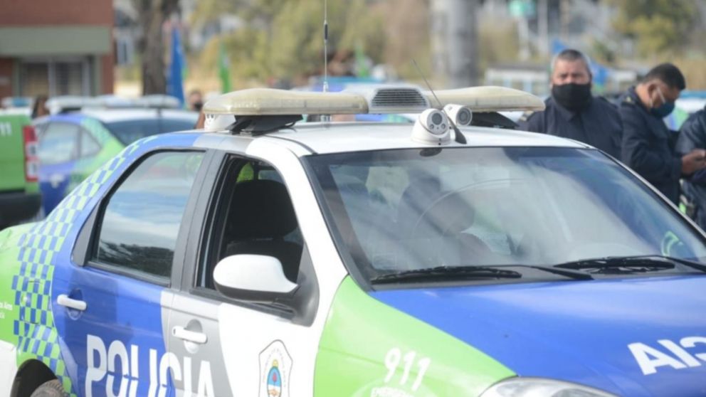 La policía busca dar con los delincuentes.