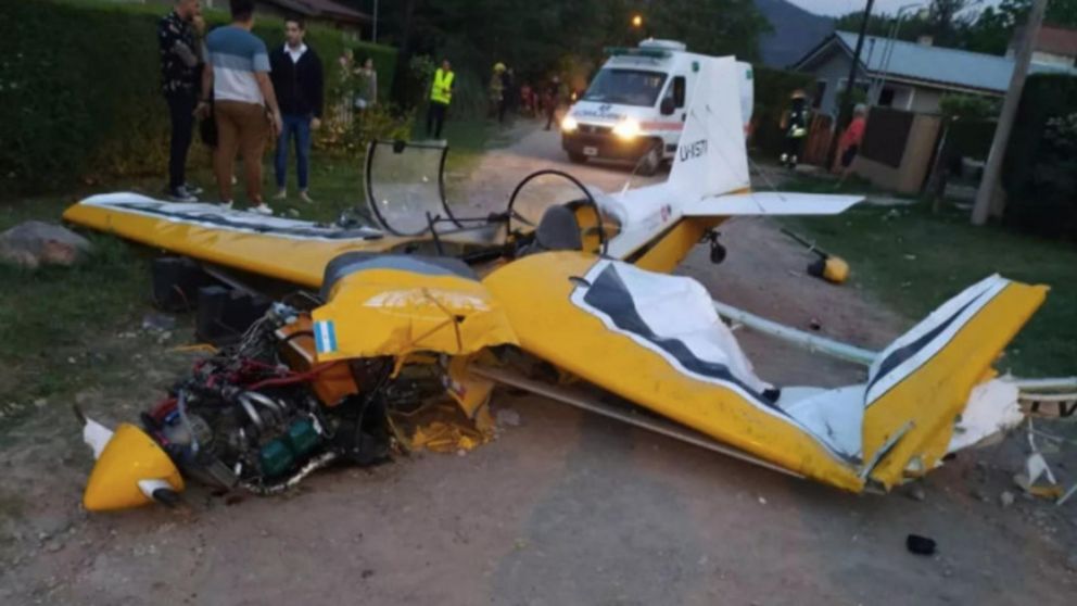 La avioneta realizaba piruetas aéreas para un casamiento en Villa General Belgrano. (Gentileza: Puntal Villa Marìa)