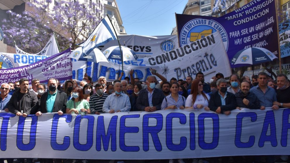 La gruesa columna de los trabajadores mercantiles, en el acto.