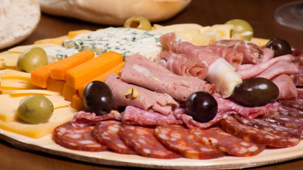 Quienes disfrutan de sentarse en el sill�n frente al televisor y analizar el panorama electoral o debatir los resultados parciales son los candidatos perfectos para implementar la picada.