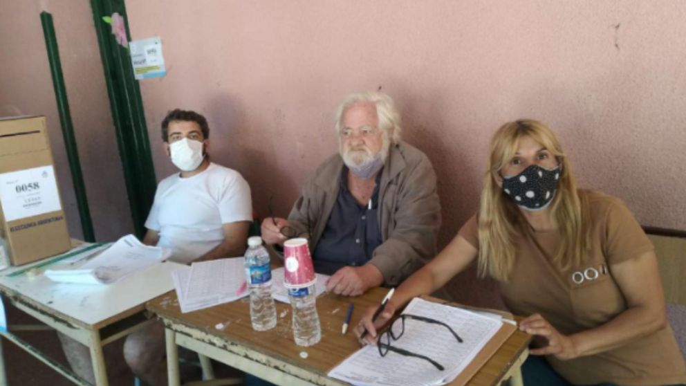 Carrascosa participó como fiscal de Juntos en una escuela de la localidad bonaerense de Luján.