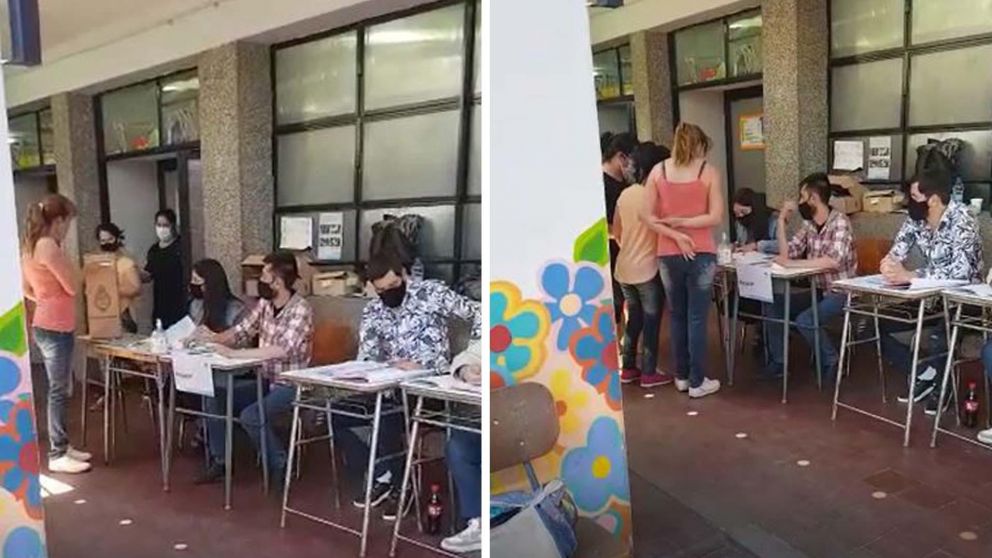 Las cuatro mujeres salieron juntas del cuarto oscuro.