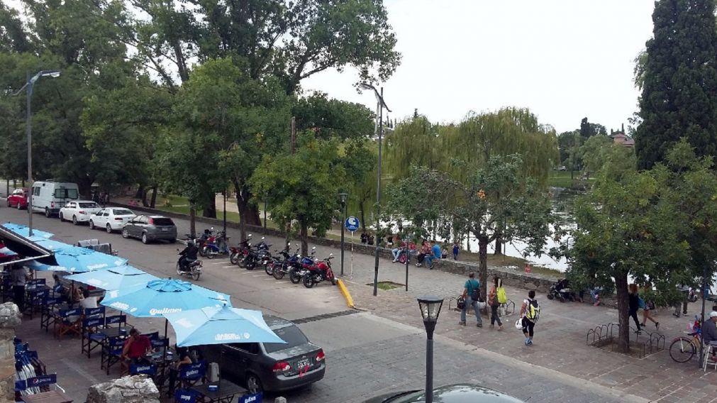 Un turista denunció en las redes que le exigieron 500 pesos por estacionar media hora.