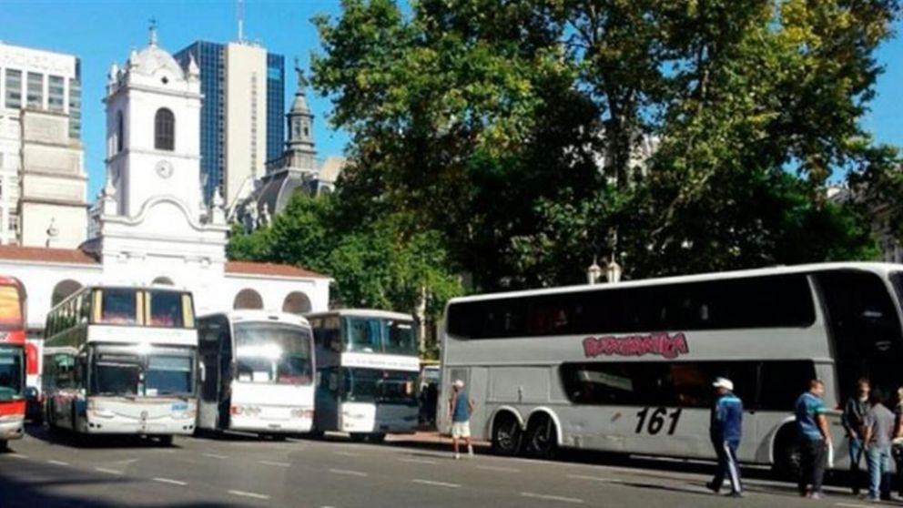 Los propietarios de ómnibus usados para turismo volvieron a manifestarse.