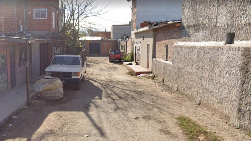 Cristian Ezequiel Rodr�guez fue agredido a disparos a pocos metros de este pasaje.