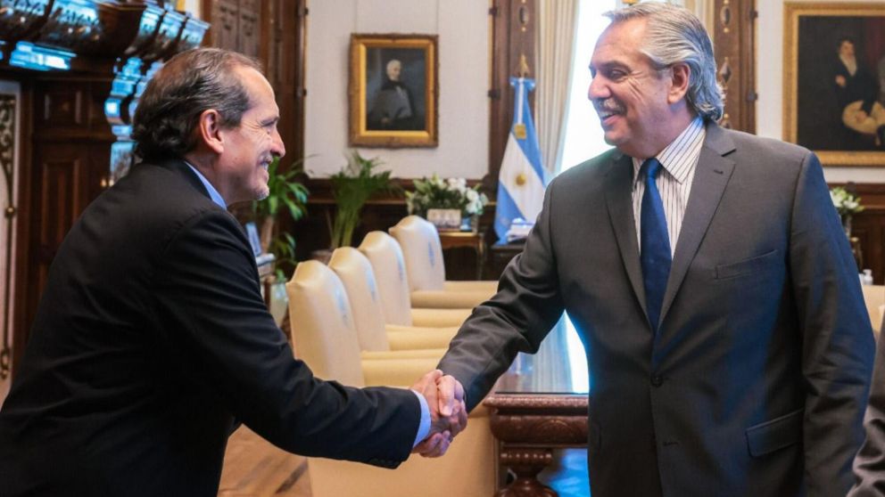 El Presidente recibió en su despacho a las autoridades del grupo minero francés Eramet.