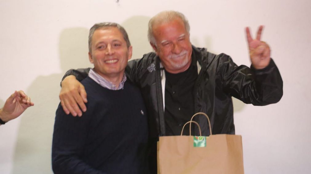 Gray y Plaini compartieron una cena con los canillitas de la ciudad.