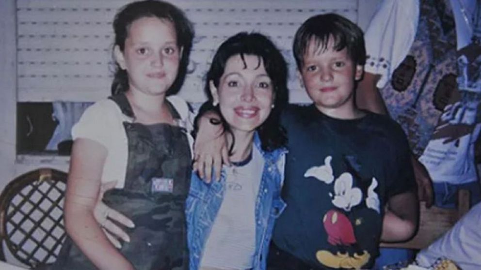 Gilda junto a su hija Mariel, que no sobrevivió al accidente y Fabricio.