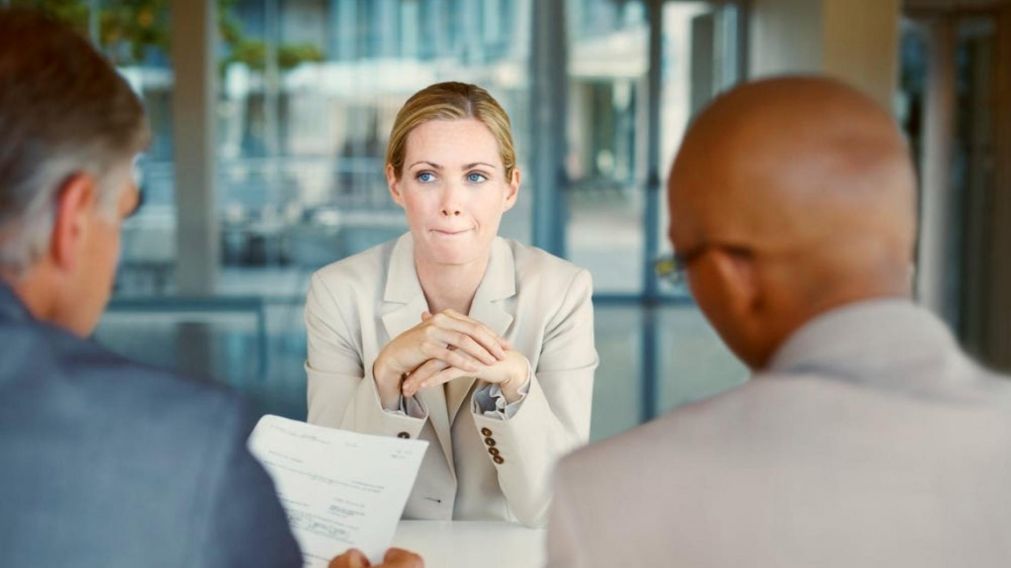 Un simple gesto puede cambiarlo todo en una entrevista de trabajo.