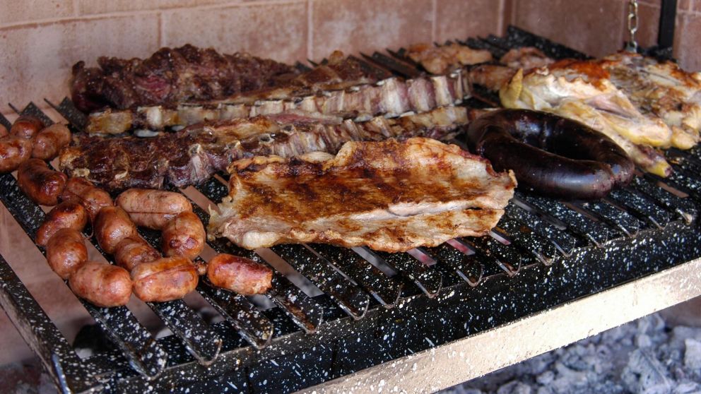 Falso asado: "tirar algo" a la parrilla se vuelve cada vez m�s un lujo para el argentino, �cu�nto sale el corte de carne?