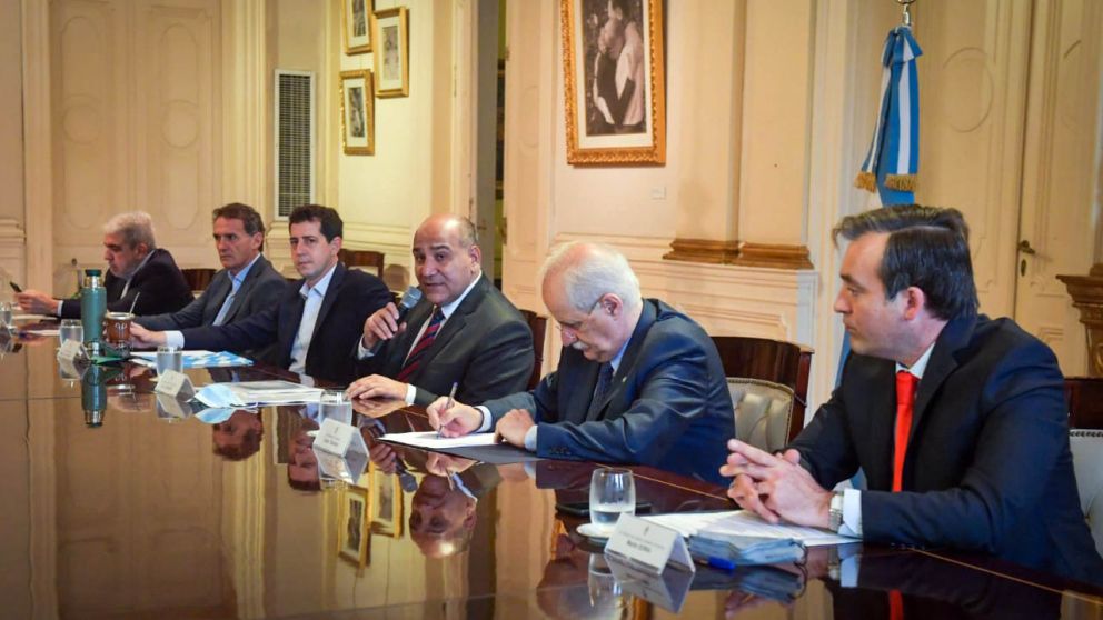 Juan Manzur encomendó formar mesa de trabajo conjunto entre Comercio, PAMI y ministerio de Salud para evaluar precios de remedios. (FOTO: Télam)