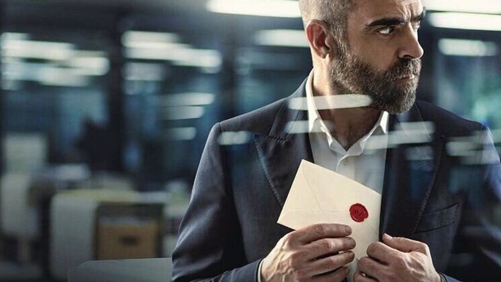 Escondida en el listado de series españolas que abundan en la plataforma de streaming, Los favoritos de Midas cuenta la historia de Victor Genovés, un editor de medios millonario que es chantajeado bajo amenaza de vida o muerte.