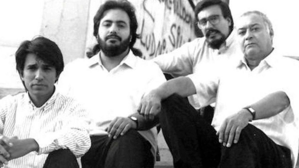 Agustín "Negro" Gómez, exquisito guitarrista de Los Andariegos, a la derecha de la imagen.