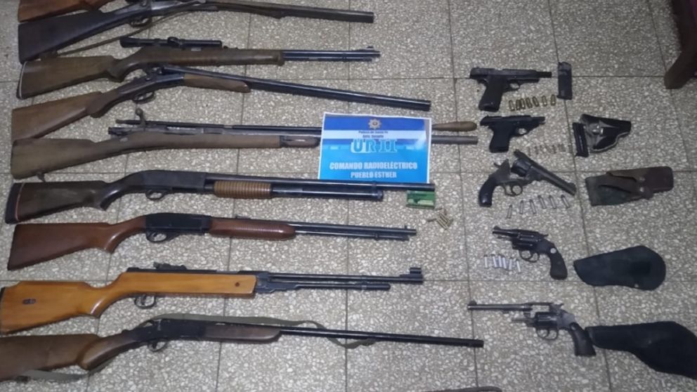 Las armas secuestradas al septuagenario en Pueblo Esther.