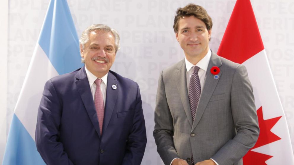 El presidente Alberto Fernández junto a su par canadiense, Justin Trudeau.