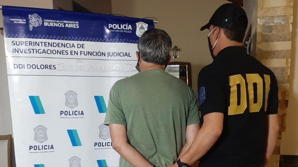 Este es el sujeto que fue arrestado por los funcionarios policiales.