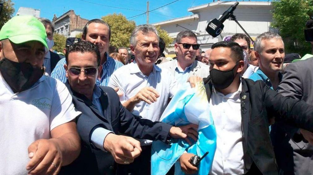 El ex primer mandatario se retiró sin ser indagado tras una hora de haber estado ante el juez Martín Bava.