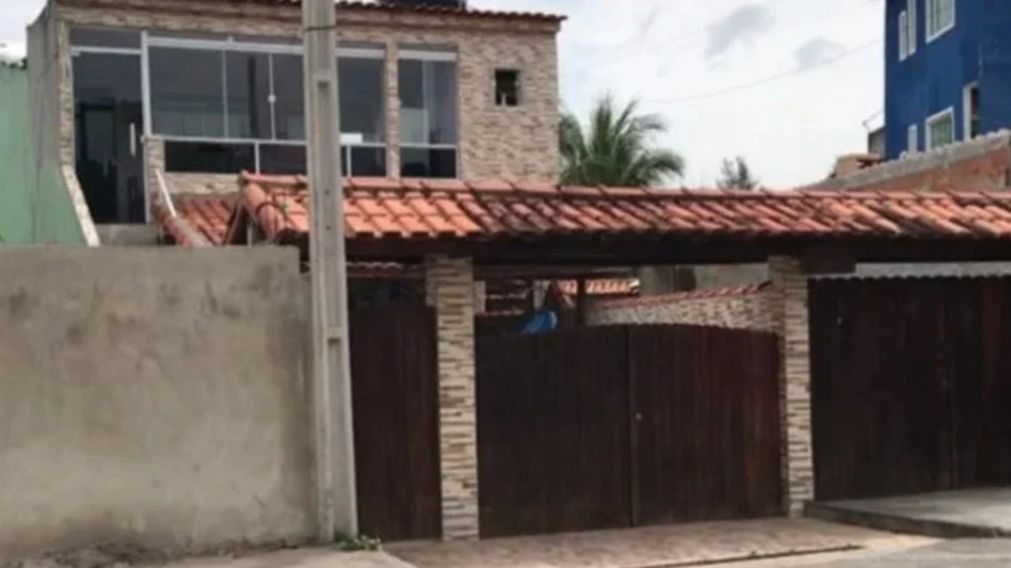 Adolescente mató a sus hermanitos de 2 y 4 años: los estranguló y prendió fuego vivos.