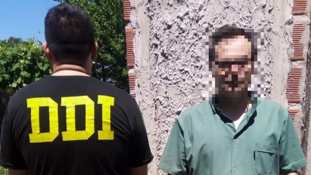 Este es el individuo, de 44 años, que fue arrestado por ejercer ilegalmente la medicina.