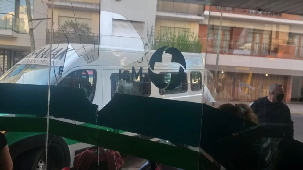 Así quedó la vidriera tras el ataque