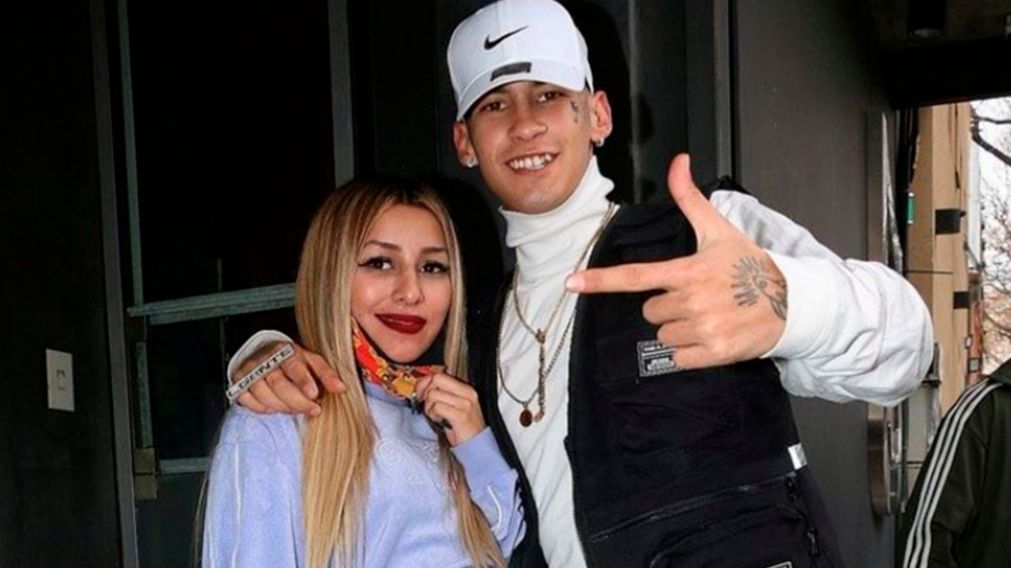 La pareja de L-Gante cometió un error de ortografía y le llenaron el IG de críticas.