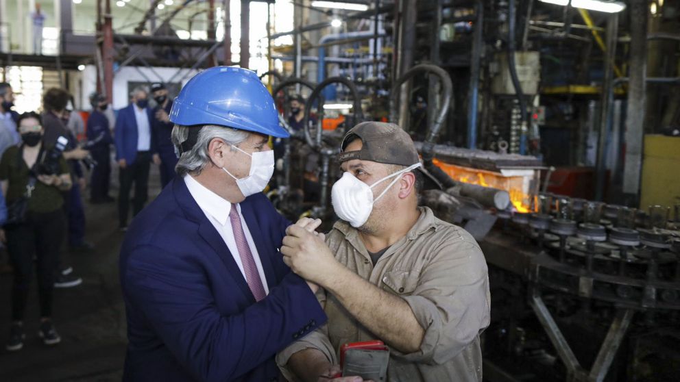 El Presidente visitó dos empresas durante su recorrida por Avellaneda.