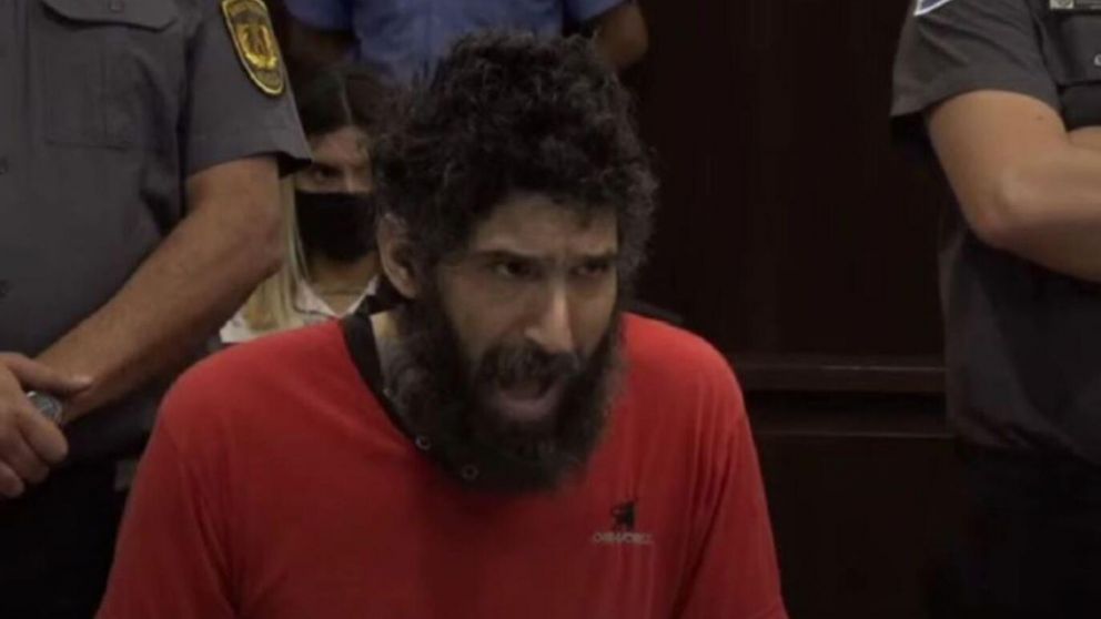 El "hombre gato" maulló en la audiencia y fue sacado por la policía de Mendoza (Captura de video).