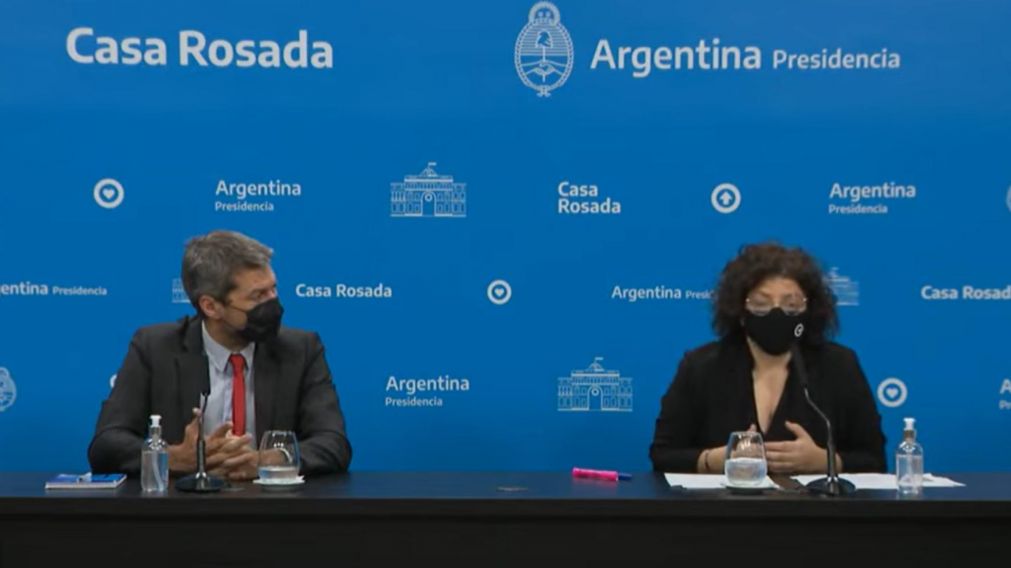 Carla Vizzotti junto a Matías Lammens, en la conferencia de prensa ofrecida este martes desde Casa Rosada (Captura de pantalla).