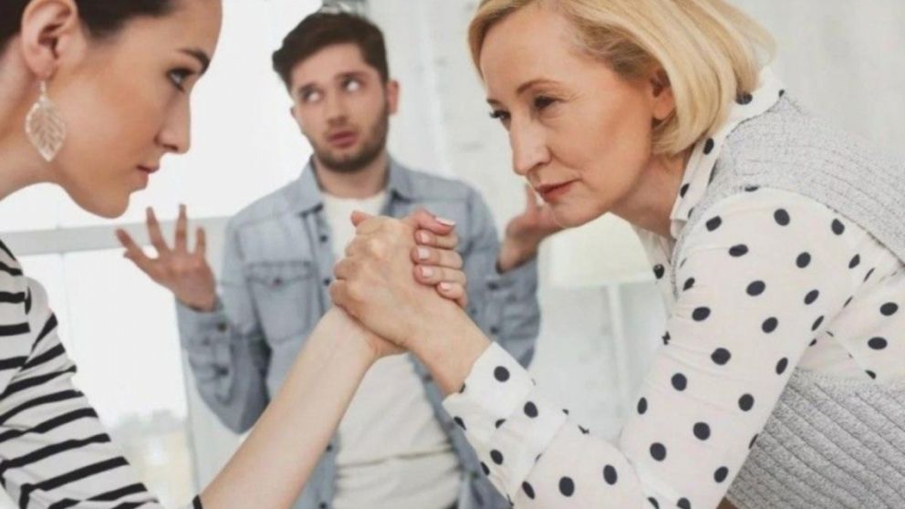 Hoy se conmemora el Día Mundial de la Suegra, una celebración que busca honrar el rol que cumplen dentro de una familia (imagen ilustrativa).