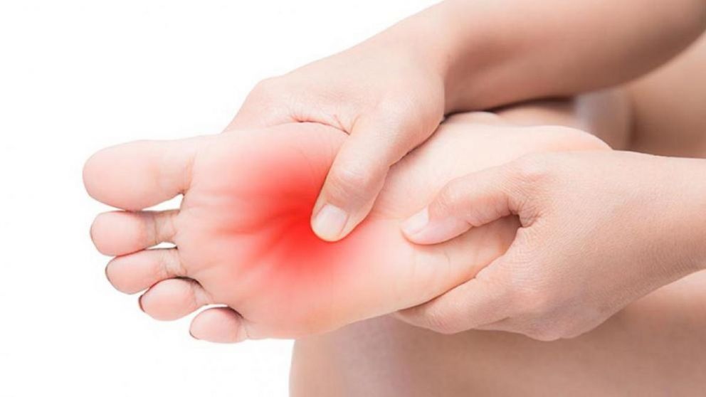 Los primeros síntomas de diabetes nerviosa suelen venir de los dedos y pies y pueden avanzar a pantorrillas y rodillas.