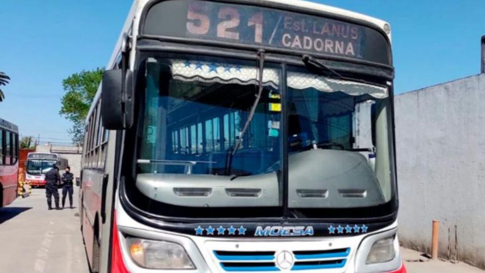 El chofer de la línea 521 quedó detenido e imputado por “homicidio culposo agravado”.