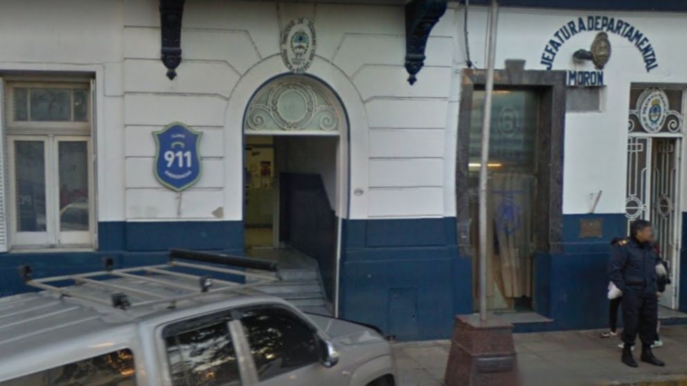 Los integrantes de la comisaría primera de Morón investigan el asesinato del anciano.