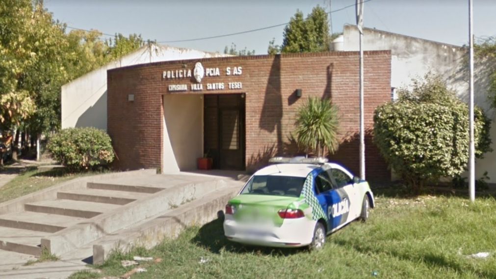 PERSONAL DE LA COMISARI�A DEL BARRIO MITRE BUSCA A LOS ASALTANTES, QUE ESCAPARON.