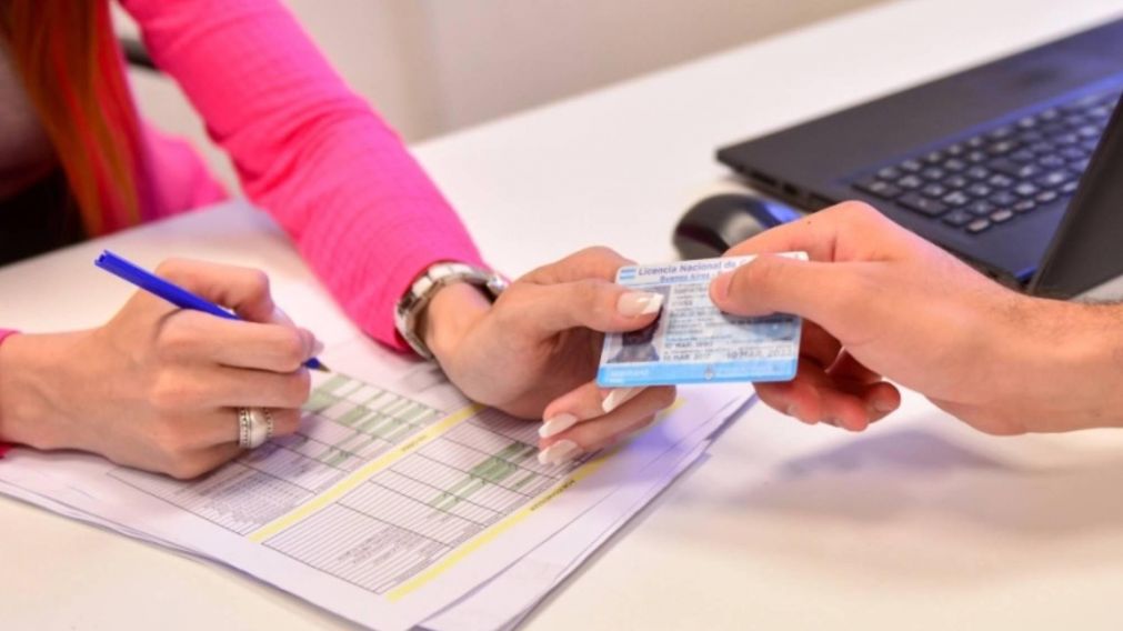 Le sacaron el registro y el celular por no pagar la cuota alimentaria.