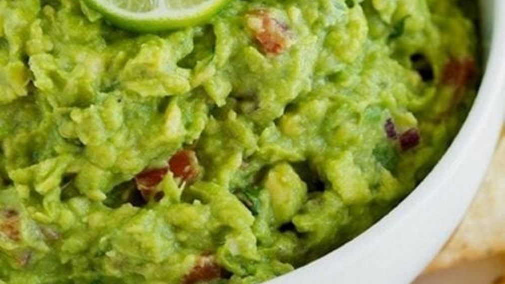 Cómo preparar guacamole casero fácil y rápido en casa.