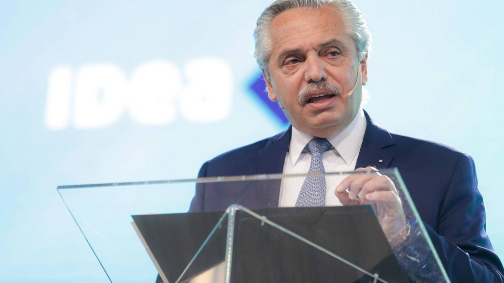 Alberto Fernández cerró el coloquio de IDEA y convocó a los empresarios a "unir esfuerzos en la construcción de una nueva sociedad".