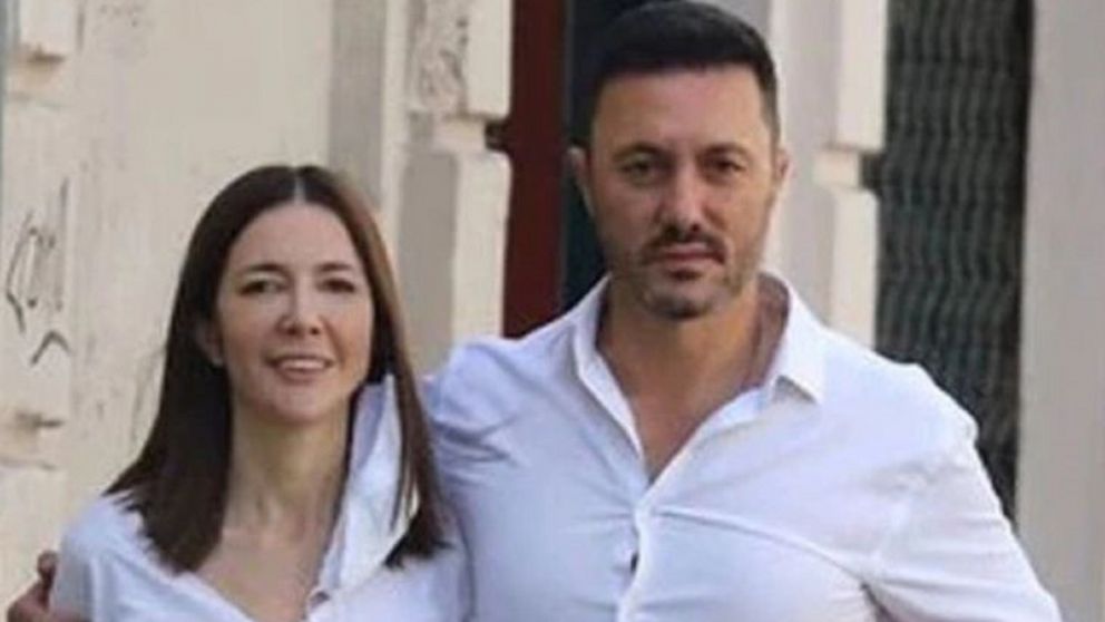 La pareja salió de compras por el barrio de San Telmo y se sentó a almorzar en un típico bar.