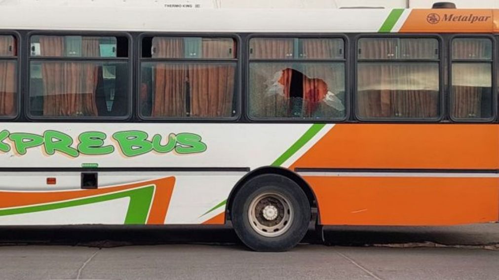 El colectivo donde el policía se quitó la vida.