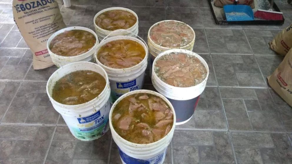 Las milanesas que estaban en el lugar debieron ser tiradas a la basura.