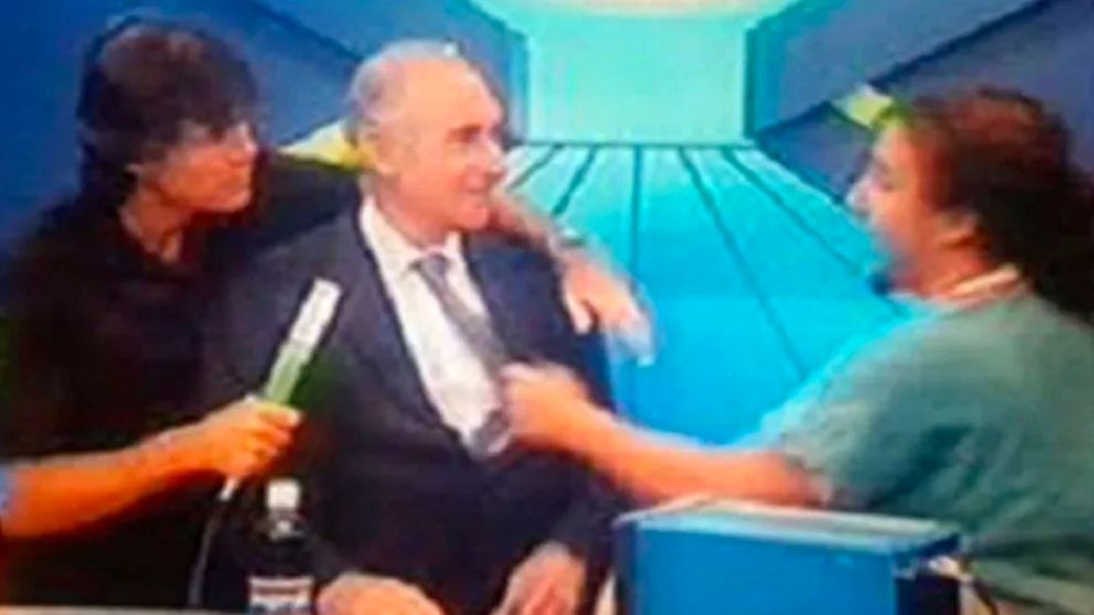 El entonces mandatario visitó Videomatch y tuvo una experiencia accidentada.