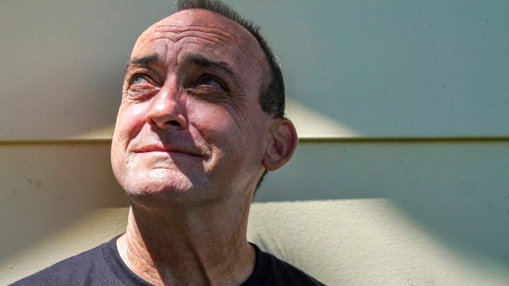 Robert DuBoise fue liberado de prisión hace un año, y aún intenta reconstruir su vida con la libertad que no goza desde su adolescencia.